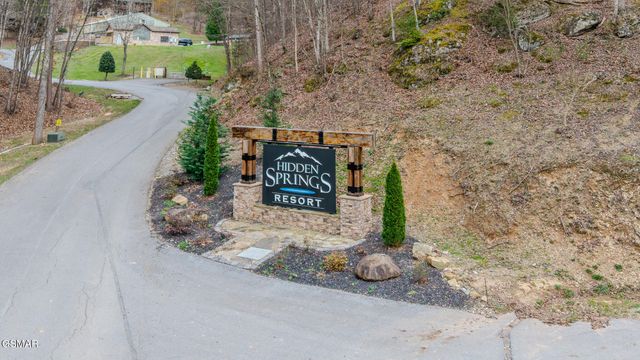1643 Raccoon Den Way, Sevierville, TN 37862