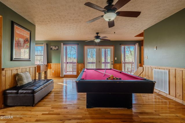 1643 Raccoon Den Way, Sevierville, TN 37862