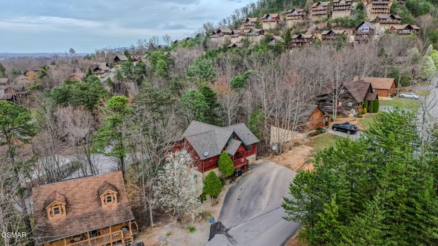 1643 Raccoon Den Way, Sevierville, TN 37862