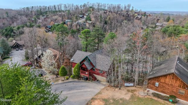 1643 Raccoon Den Way, Sevierville, TN 37862