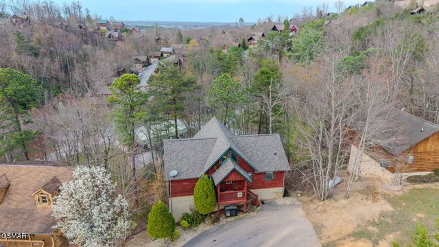 1643 Raccoon Den Way, Sevierville, TN 37862