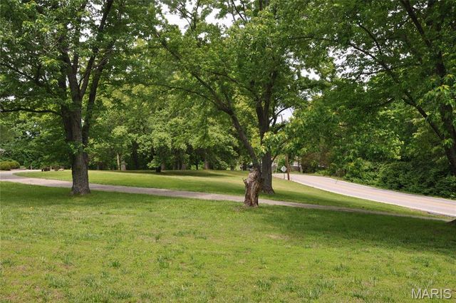 2695 E Rock Creek Road, Arnold, MO 63010