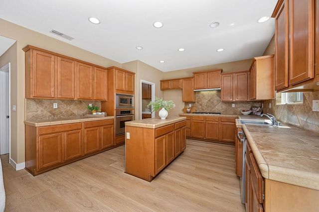 5116 Moon Lily Way, Elk Grove, CA 95757