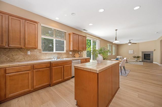 5116 Moon Lily Way, Elk Grove, CA 95757