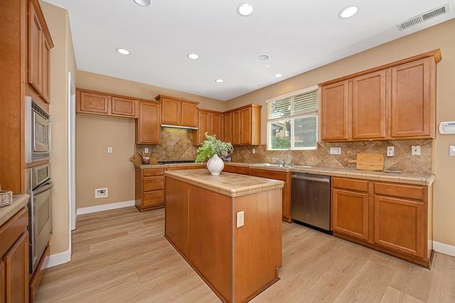 5116 Moon Lily Way, Elk Grove, CA 95757