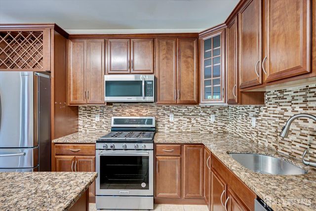 74 Andrews Way, Piscataway, NJ 08854