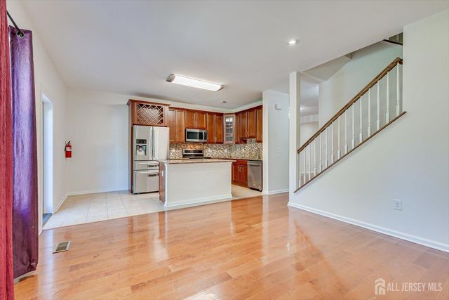 74 Andrews Way, Piscataway, NJ 08854