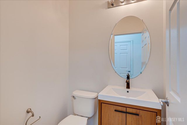 74 Andrews Way, Piscataway, NJ 08854