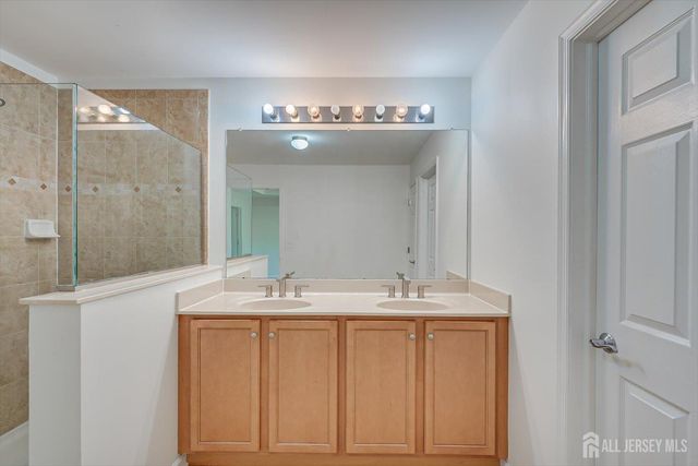 74 Andrews Way, Piscataway, NJ 08854