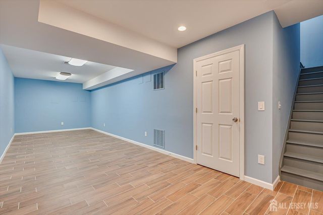 74 Andrews Way, Piscataway, NJ 08854
