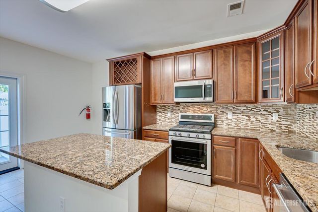 74 Andrews Way, Piscataway, NJ 08854