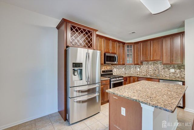 74 Andrews Way, Piscataway, NJ 08854