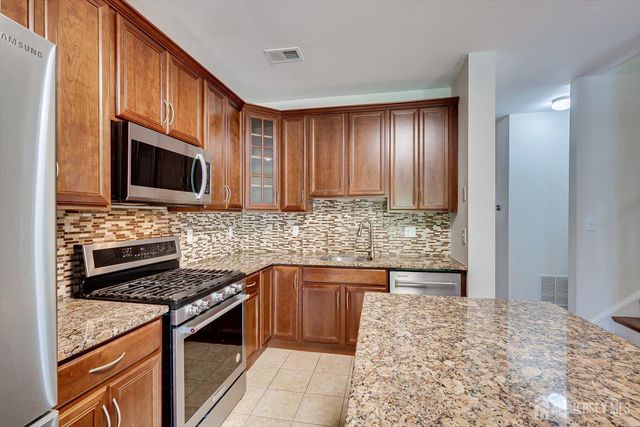 74 Andrews Way, Piscataway, NJ 08854