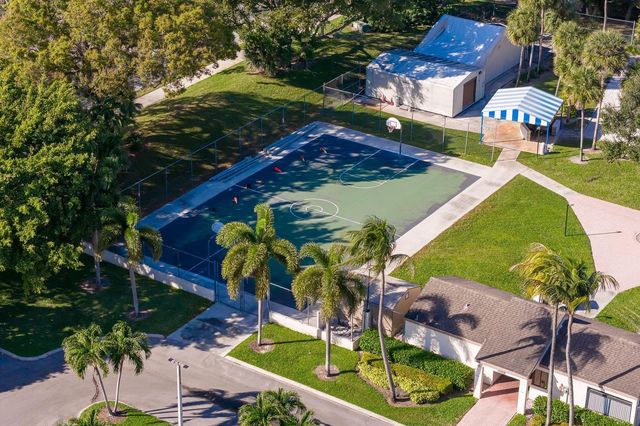 4772 NW 22nd Street 42122, Coconut Creek, FL 33063