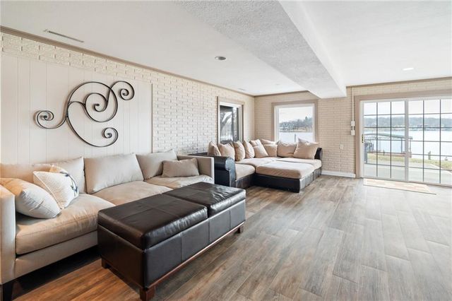 1006 Lake Viking Terrace, Altamont, MO 64620