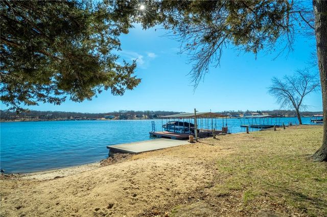 1006 Lake Viking Terrace, Altamont, MO 64620