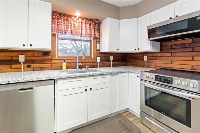 1006 Lake Viking Terrace, Altamont, MO 64620