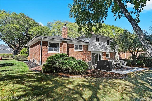 6378 Emerald Lake Drive, Troy, MI 48085