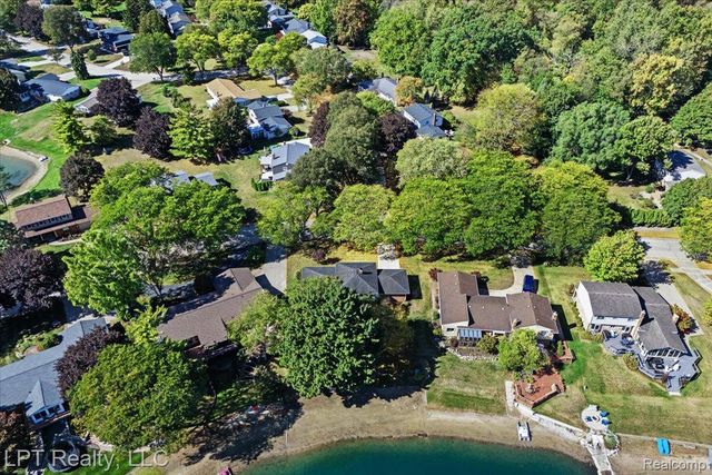 6378 Emerald Lake Drive, Troy, MI 48085