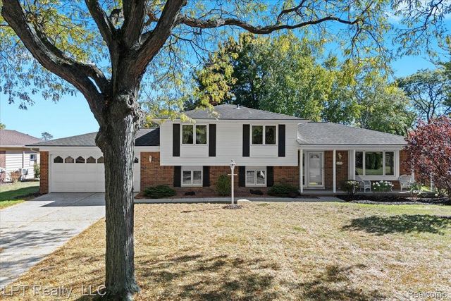 6378 Emerald Lake Drive, Troy, MI 48085