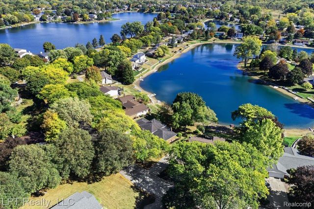 6378 Emerald Lake Drive, Troy, MI 48085