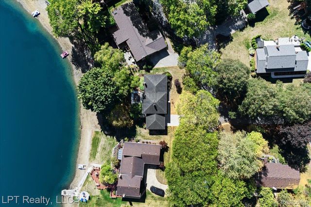 6378 Emerald Lake Drive, Troy, MI 48085