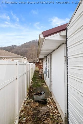 104 Beech Street, Nitro, WV 25143
