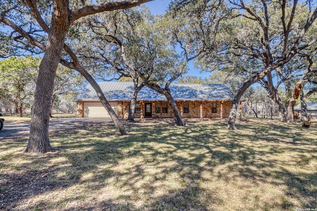 206 S River Place Rd, Rio Frio, TX 78879