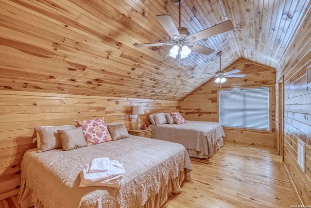 206 S River Place Rd, Rio Frio, TX 78879