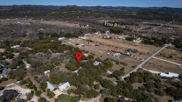 206 S River Place Rd, Rio Frio, TX 78879