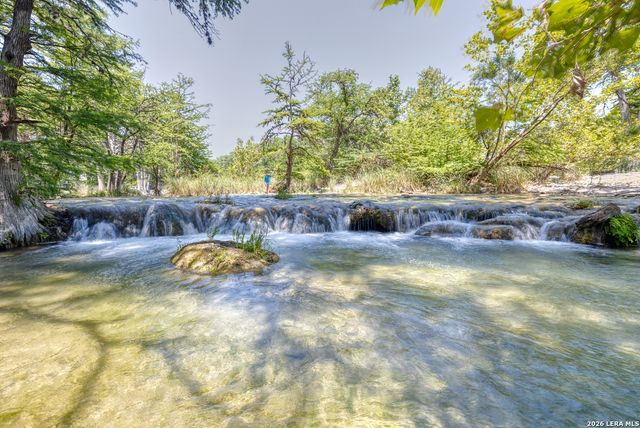 206 S River Place Rd, Rio Frio, TX 78879