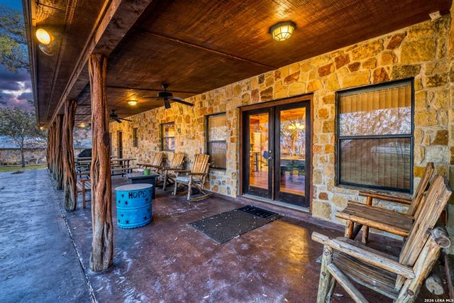 206 S River Place Rd, Rio Frio, TX 78879