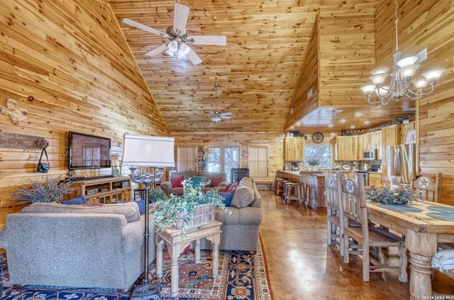 206 S River Place Rd, Rio Frio, TX 78879