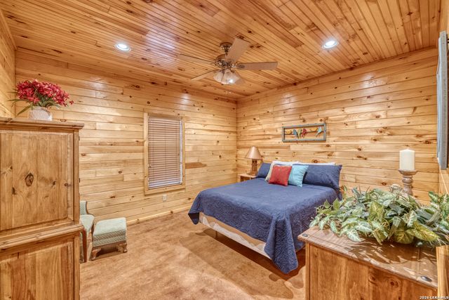 206 S River Place Rd, Rio Frio, TX 78879