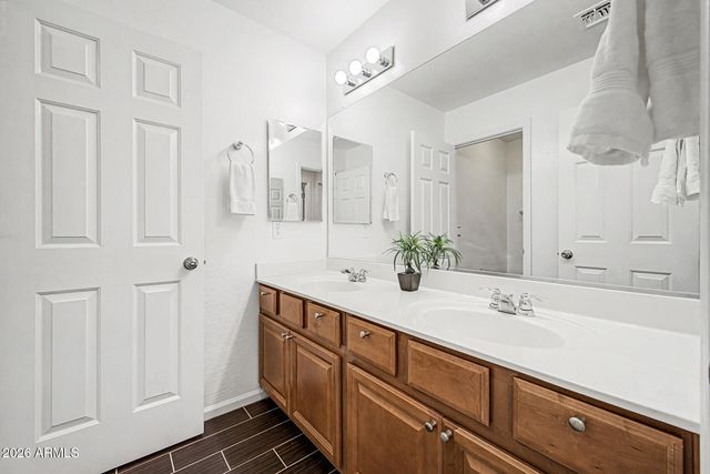 879 E ABERDEEN Drive, Gilbert, AZ 85298