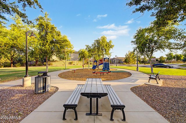 879 E ABERDEEN Drive, Gilbert, AZ 85298
