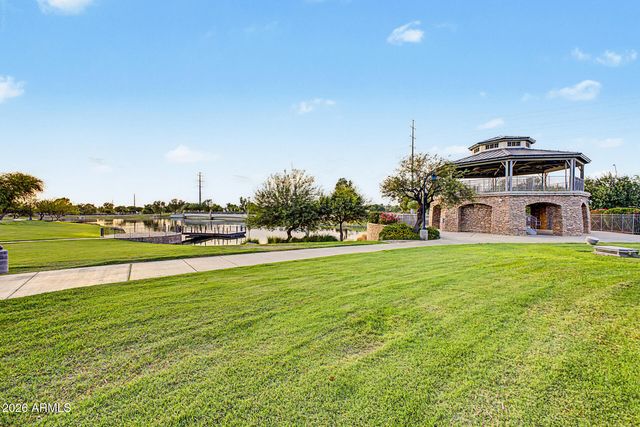 879 E ABERDEEN Drive, Gilbert, AZ 85298
