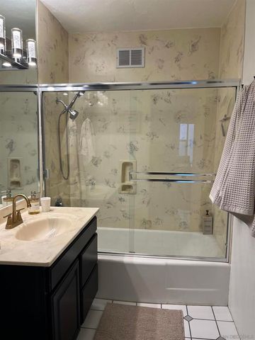 220 Coast Blvd 2M, La Jolla, CA 92037