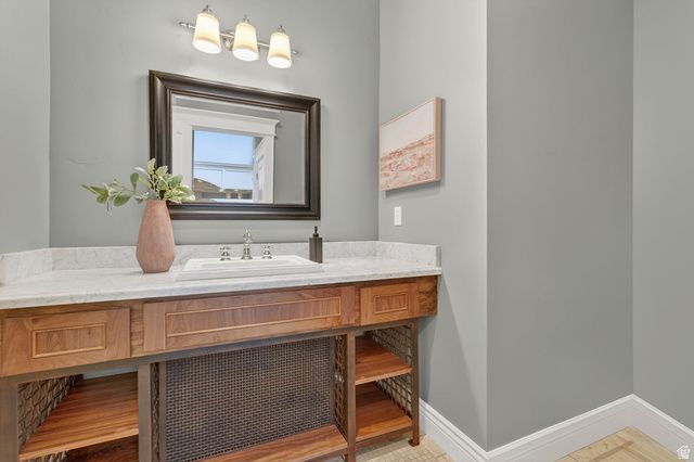 5088 S WANDER LN, Holladay, UT 84117