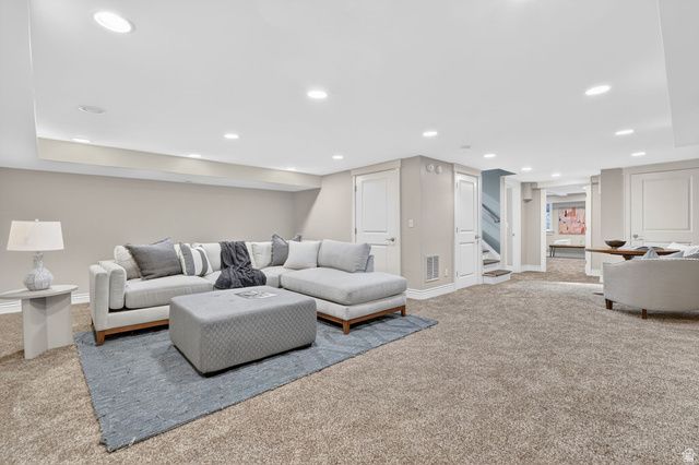 5088 S WANDER LN, Holladay, UT 84117