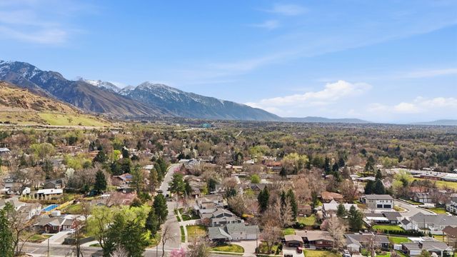 5088 S WANDER LN, Holladay, UT 84117