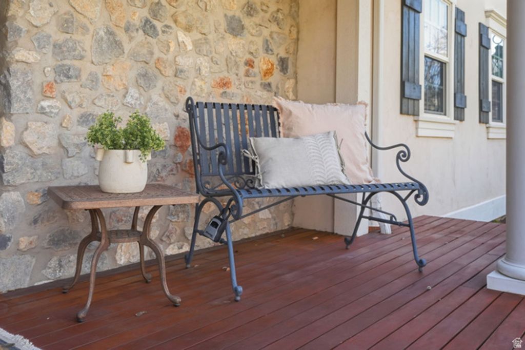 Image 2 of property listing at 5088 S WANDER LN, Holladay, UT 84117