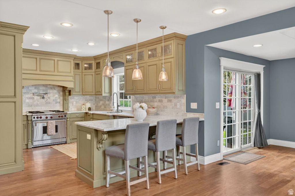 Image 12 of property listing at 5088 S WANDER LN, Holladay, UT 84117