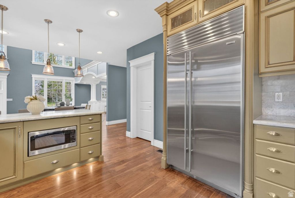 Image 13 of property listing at 5088 S WANDER LN, Holladay, UT 84117