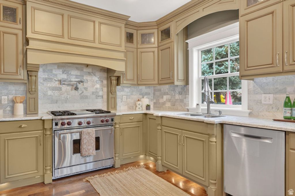 Image 14 of property listing at 5088 S WANDER LN, Holladay, UT 84117