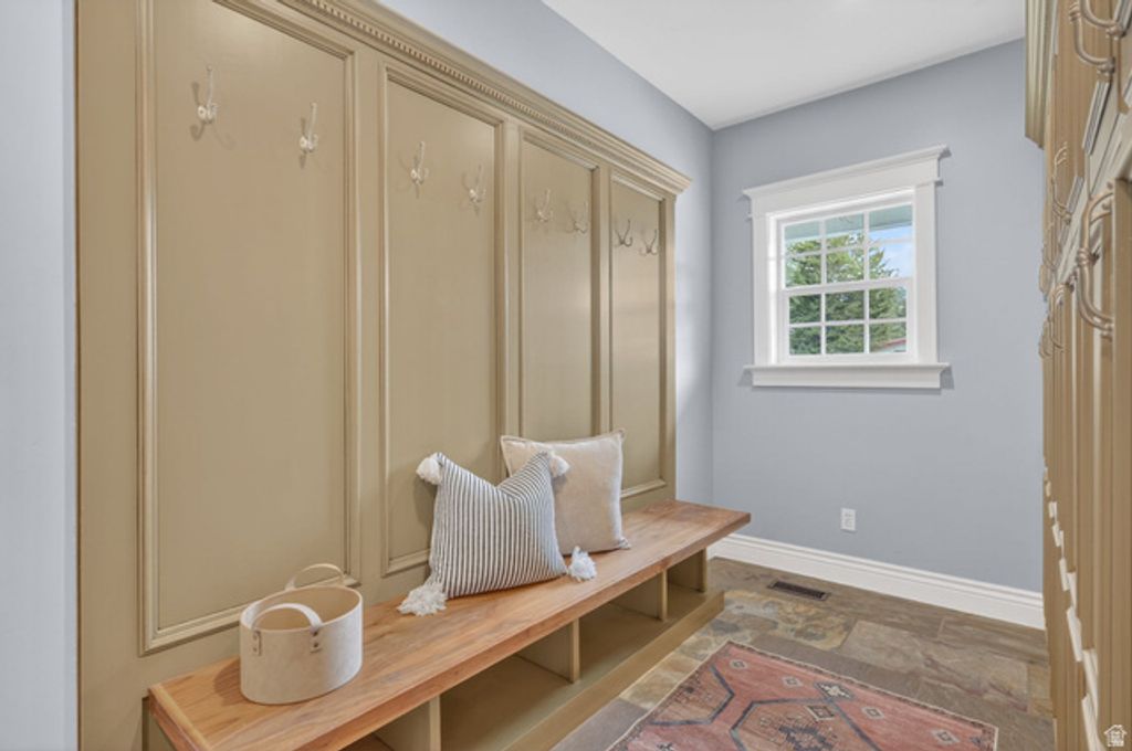 Image 16 of property listing at 5088 S WANDER LN, Holladay, UT 84117