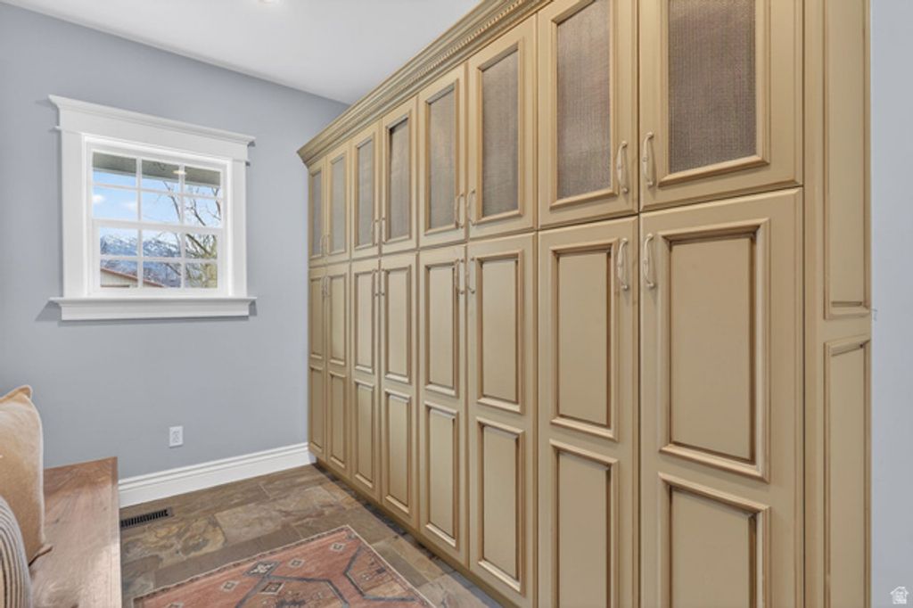 Image 17 of property listing at 5088 S WANDER LN, Holladay, UT 84117