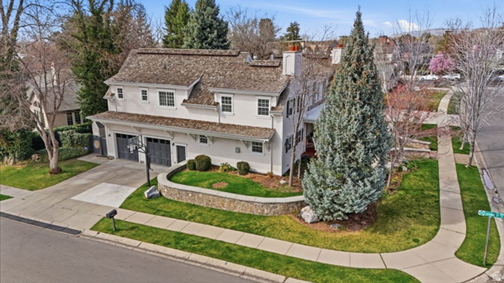 Image 3 of property listing at 5088 S WANDER LN, Holladay, UT 84117