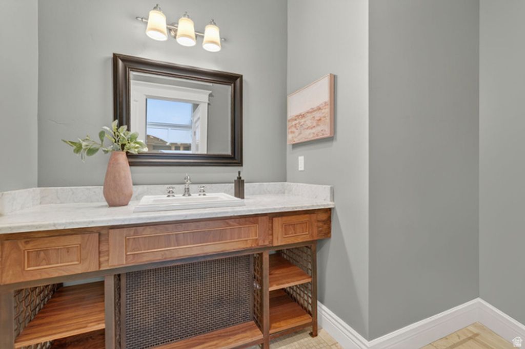 Image 24 of property listing at 5088 S WANDER LN, Holladay, UT 84117