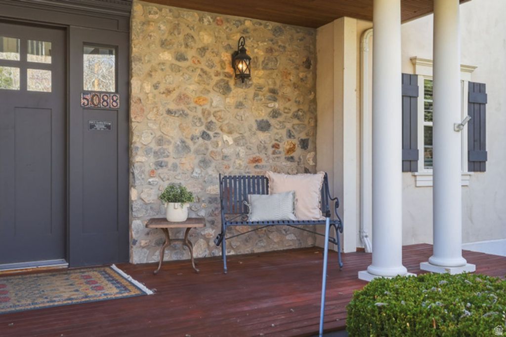 Image 4 of property listing at 5088 S WANDER LN, Holladay, UT 84117